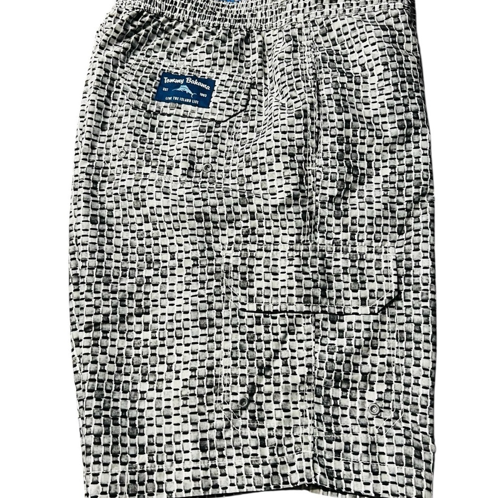 Tommy Bahama Black, Gray and White Board Shorts with Modern Pattern Size Large - Picture 12 of 14